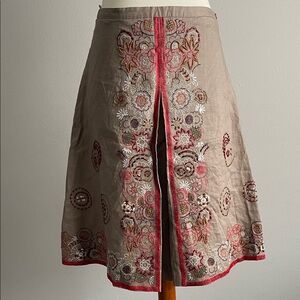 Anne Carson Taupe A-Line Skirt with Red Embroidery 6P Like new